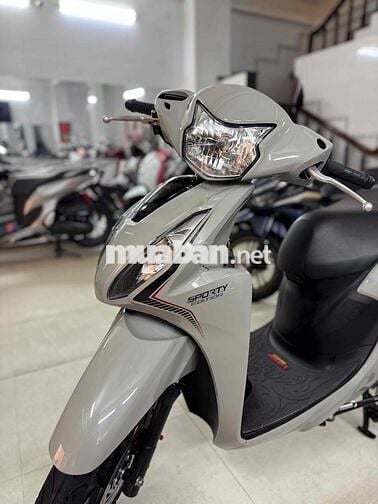 Honda Vision Bản Cá Tính 2024 Xám Xi Măng 4.000 Km