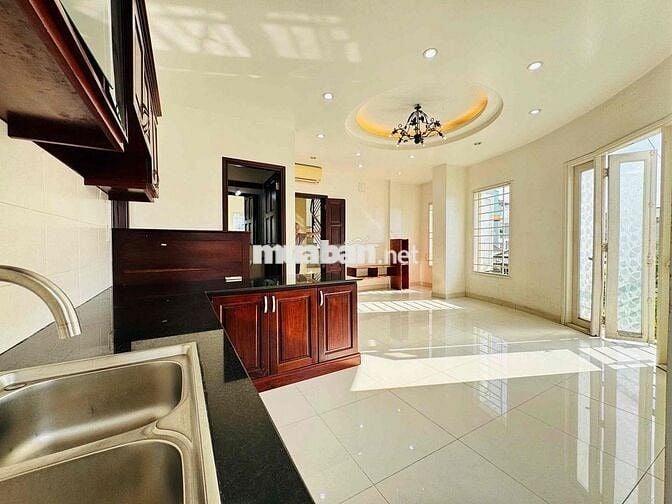 HIÊM CÓ CĂN HỘ BAN CÔNG 1PN 70m2 FULL TIỆN NGHI NGAY UNG VĂN KHIÊM 10T