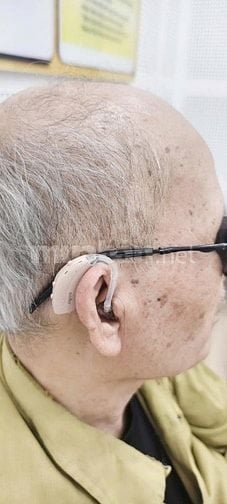 Dù đôi mắt không còn sáng rõ, bác vẫn muốn đôi tai mình được lắng nghe