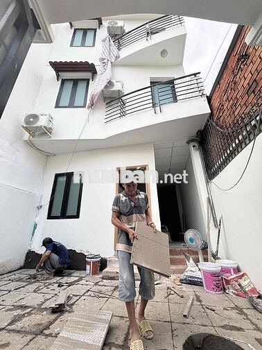 PHÒNG MỚI CÓ KHOẢNG SÂN RIÊNG ĐẰNG TRƯỚC NGAY TRUNG TÂM BÌNH THẠNH