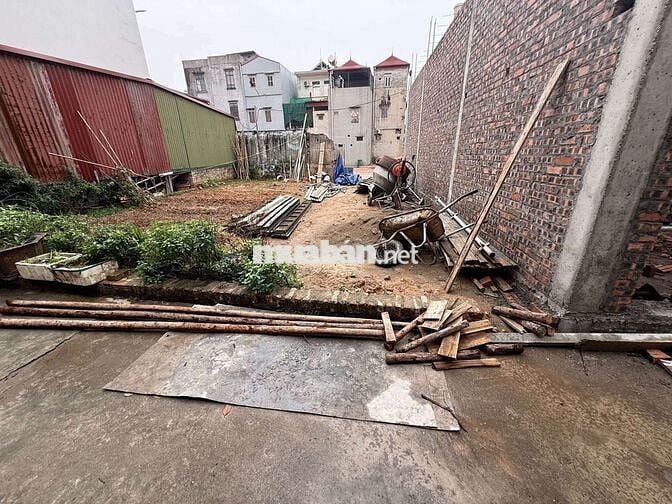 BẠN CÙNG CƠ QUAN CẦN BÁN GẤP  ĐẤT PHỐ CHỢ NGUYÊN KHÊ DT 42M GIÁ 2TỶ8