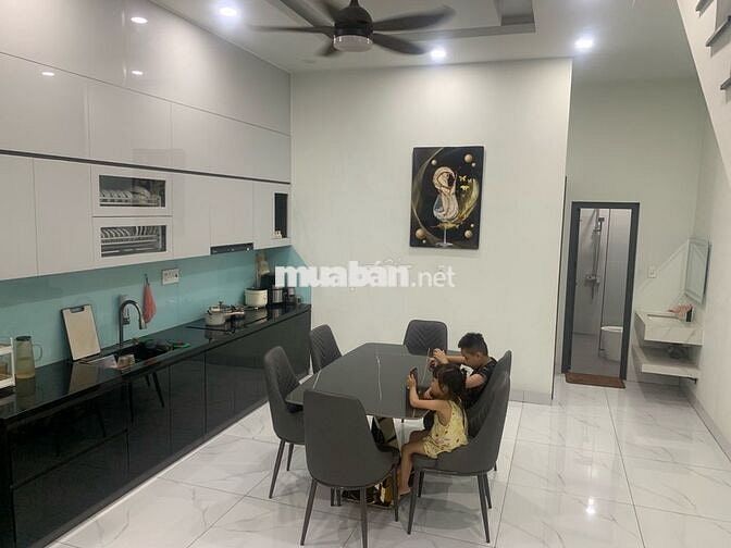 HIẾM.BÁN NHÀ 2 TẦNG MT NGUYỄN CÔNG HOAN.P ĐÔNG HÒA.VỊ TRÍ CỰC VIP