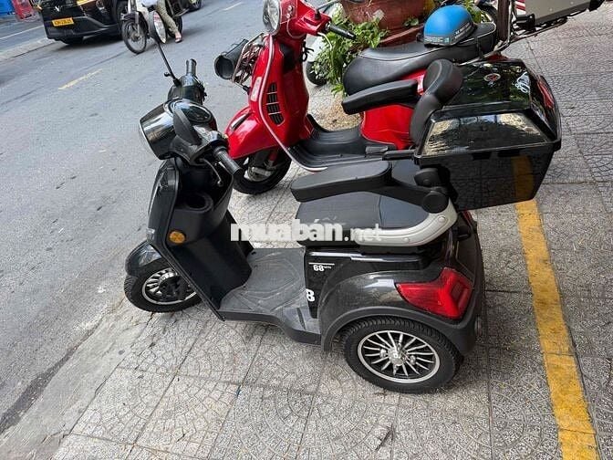 Xe điện 3 bánh màu Đen cho người già