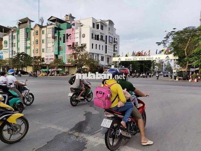 Cho thuê nhà 2 lầu 6pn KDC 586