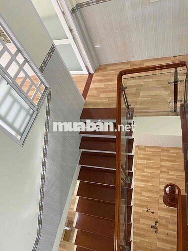 Cho thuê nhà 2 lầu 6pn KDC 586
