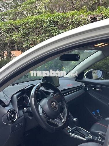 Mazda Mazda 2 Hatchback 2018 Trắng 70000 km