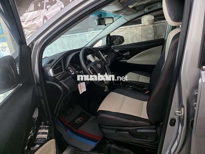 Toyota Innova 2.0G Tự động Ghế da Bạc 7 chỗ