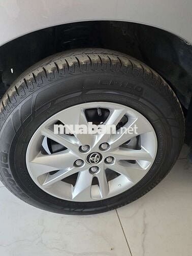 Toyota Innova 2.0G Tự động Ghế da Bạc 7 chỗ