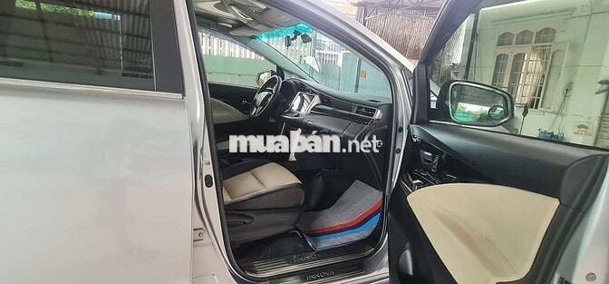 Toyota Innova 2.0G Tự động Ghế da Bạc 7 chỗ