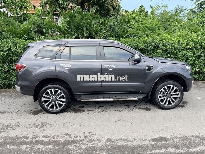 Ford Everest Titanium 2018 Xám Tự động Dầu 7 chỗ
