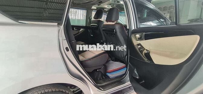 Toyota Innova 2.0G Tự động Ghế da Bạc 7 chỗ