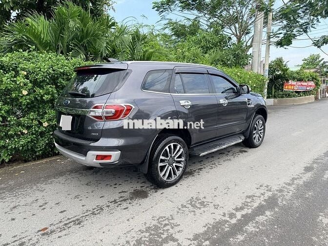 Ford Everest Titanium 2018 Xám Tự động Dầu 7 chỗ