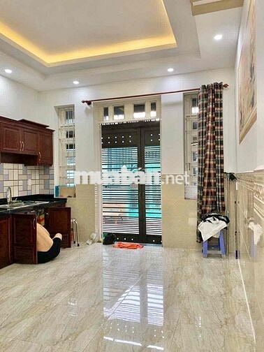 NHÀ 4 TẦNG 4Pn ngay LÊ VĂN QUỚI