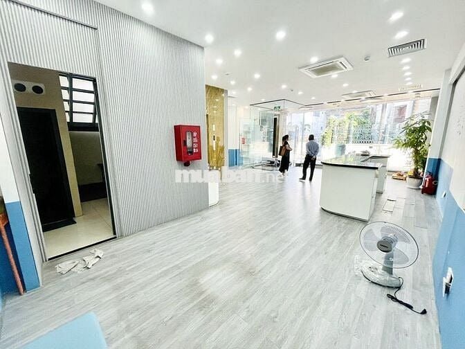 TÌM ĐÂU RA-Ngang 8m, ốp kính sang Ba Tháng Hai,Quận 10. Hầm + PCCC