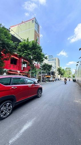 DT 13x20m, 310m2 - bán nhà MT Calmette (đối diện One Central SG)