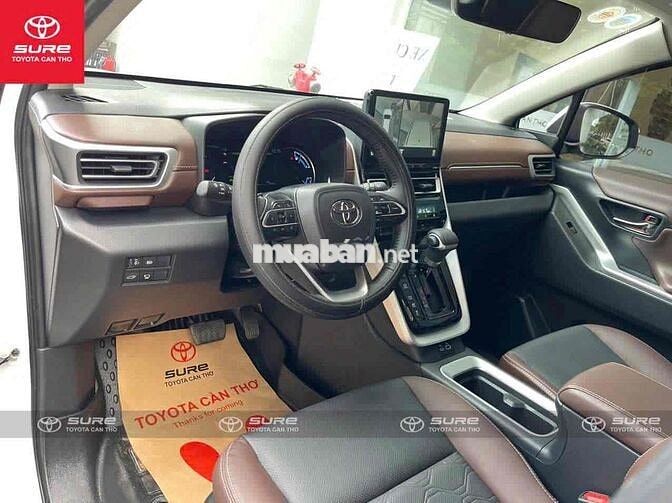 Toyota Innova Cross Hybrid 2024 Trắng 7 chỗ