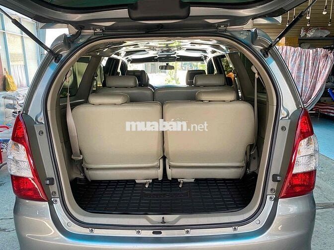Toyota Innova 8 chỗ Số tự động ghi xám (mẫu mới)