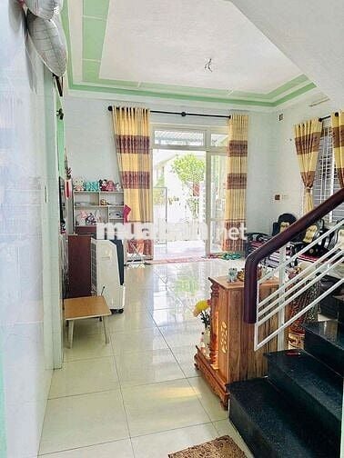 Bán nhà 2 tầng 4 phòng ngủ xóm chính Lại Thế