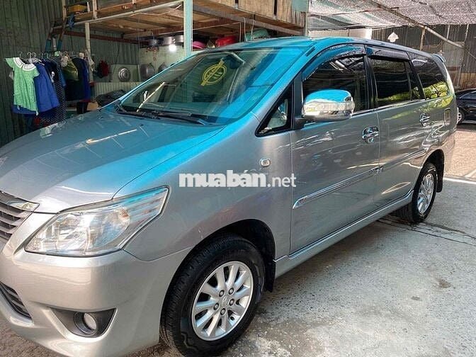 Toyota Innova 8 chỗ Số tự động ghi xám (mẫu mới)