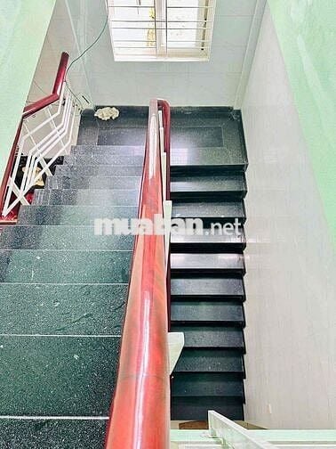 Bán nhà 2 tầng 4 phòng ngủ xóm chính Lại Thế