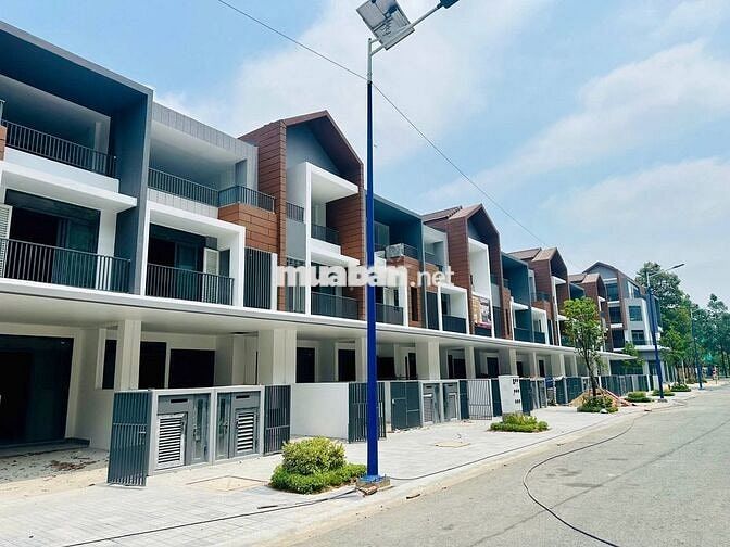 Cho thuê văn phòng Artisan Park Bình Dương, 95m2 bàn giao thô