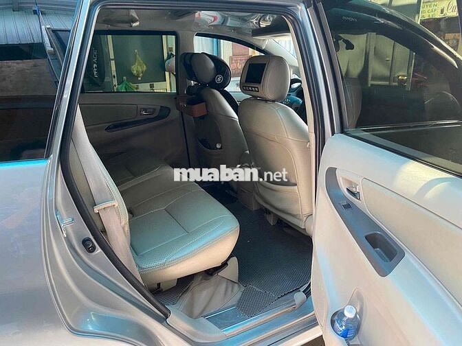 Toyota Innova 8 chỗ Số tự động ghi xám (mẫu mới)