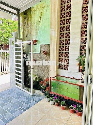 Bán nhà 2 tầng 4 phòng ngủ xóm chính Lại Thế