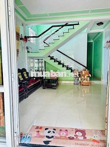 Bán nhà 2 tầng 4 phòng ngủ xóm chính Lại Thế