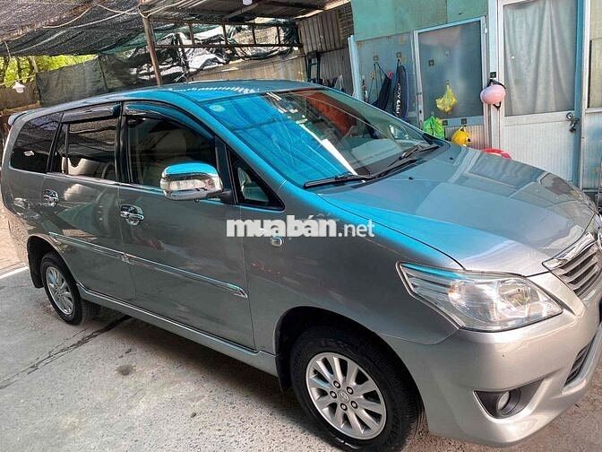 Toyota Innova 8 chỗ Số tự động ghi xám (mẫu mới)