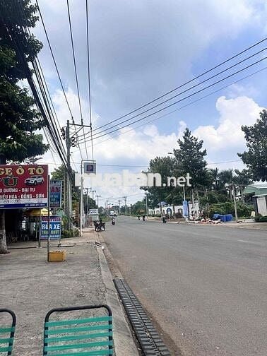 Ngay Vòng Xoay Hồ Thị Hương, sau lưng BV Ái Nghĩa. TT P.Long Khánh