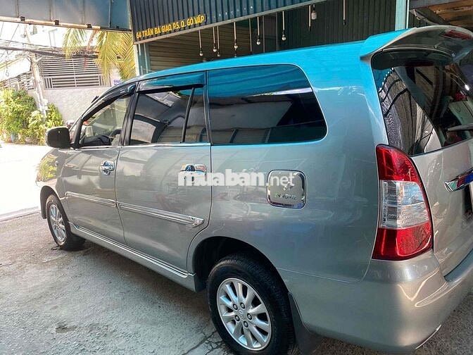 Toyota Innova 8 chỗ Số tự động ghi xám (mẫu mới)