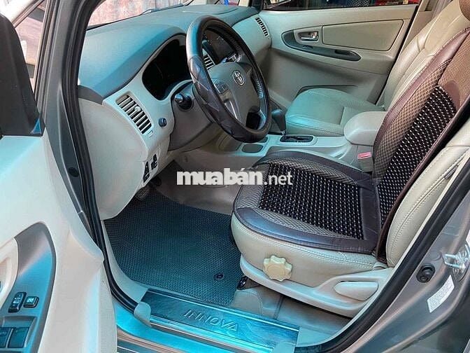 Toyota Innova 8 chỗ Số tự động ghi xám (mẫu mới)