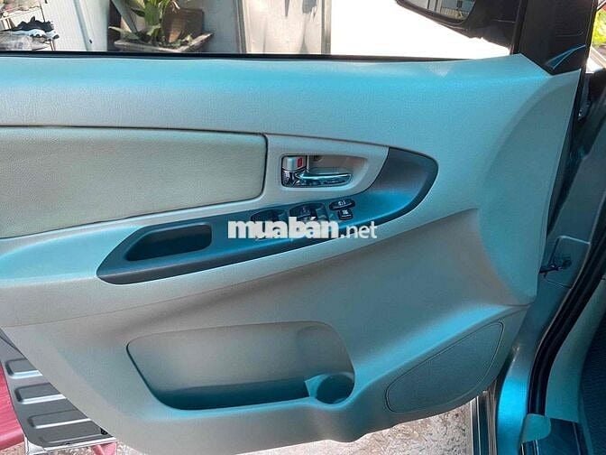 Toyota Innova 8 chỗ Số tự động ghi xám (mẫu mới)