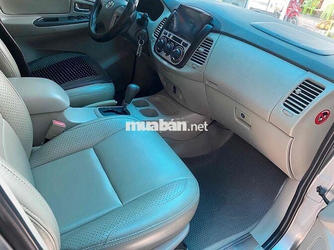 Toyota Innova 8 chỗ Số tự động ghi xám (mẫu mới)