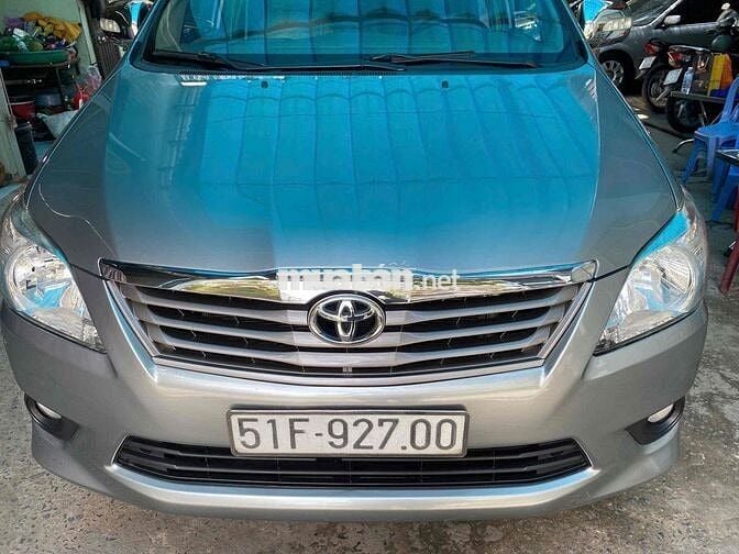 Toyota Innova 8 chỗ Số tự động ghi xám (mẫu mới)