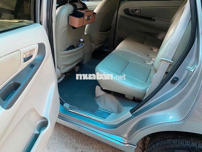 Toyota Innova 8 chỗ Số tự động ghi xám (mẫu mới)