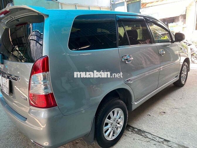 Toyota Innova 8 chỗ Số tự động ghi xám (mẫu mới)