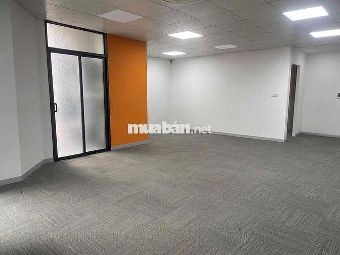 mặt sàn tầng 5, 150m2 làm văn phòng siêu đẹp