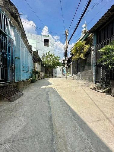 Bán nhà trệt lửng 3pn 2wc, hẻm xe hơi, sổ hồng riêng hoàn công