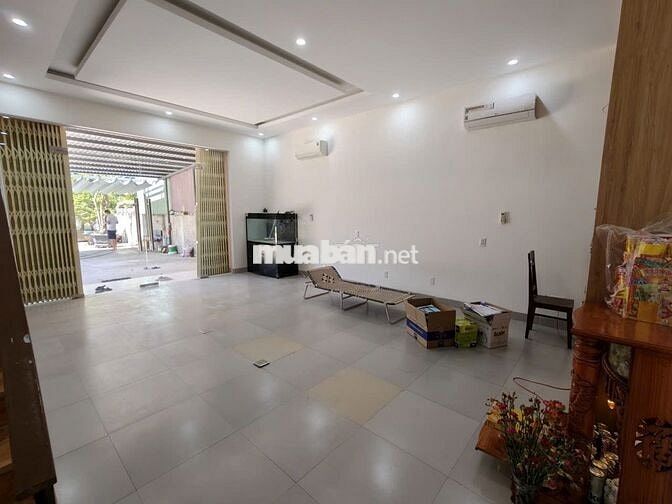 Mặt bằng có sẵn nhà + văn phòng. Mặt tiền Tế Hanh