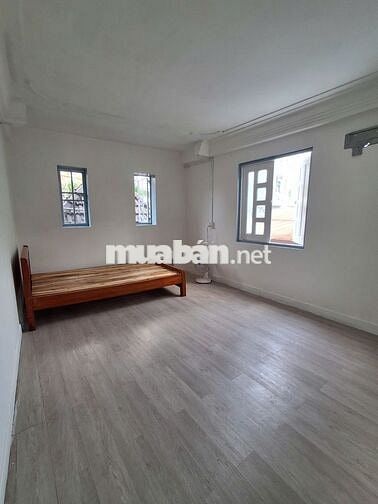 Phòng 3 cửa sổ thoáng, TÁCH BẾP ngay Vòng xoay Lê Đại Hành, Quận 11