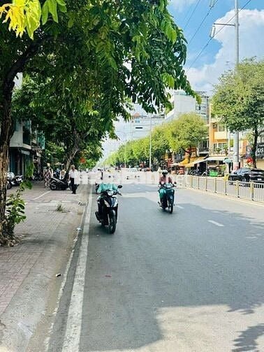 NHÀ MẶT TIỀN KINH DOANH - CĂN GÓC