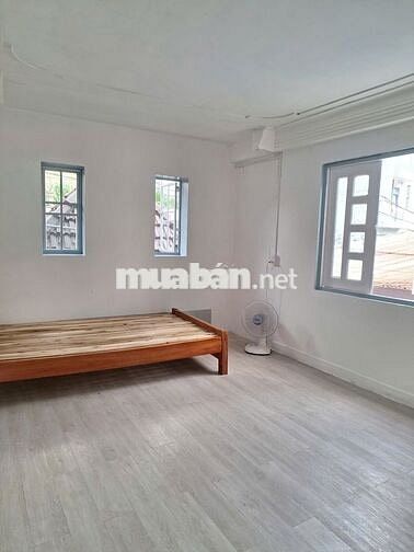 Phòng 3 cửa sổ thoáng, TÁCH BẾP ngay Vòng xoay Lê Đại Hành, Quận 11