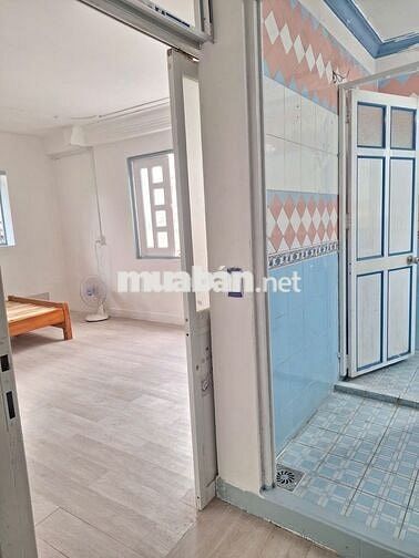Phòng 3 cửa sổ thoáng, TÁCH BẾP ngay Vòng xoay Lê Đại Hành, Quận 11