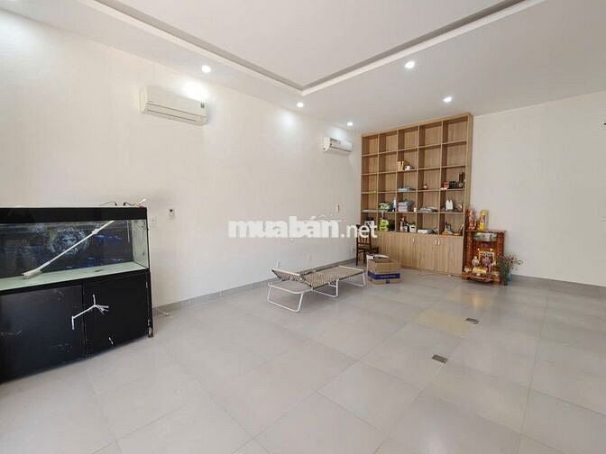 Mặt bằng có sẵn nhà + văn phòng. Mặt tiền Tế Hanh