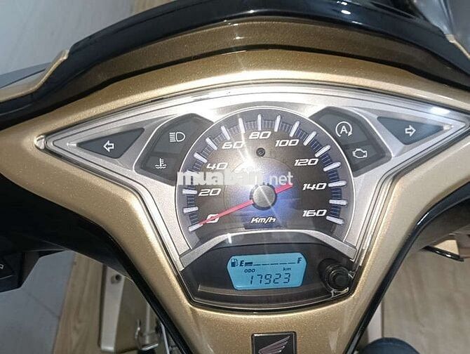Honda Air Blade 125 Vàng đồng 17923 km