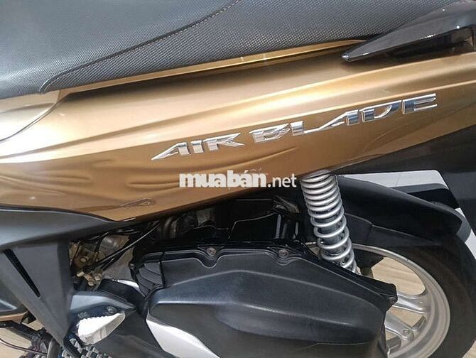 Honda Air Blade 125 Vàng đồng 17923 km