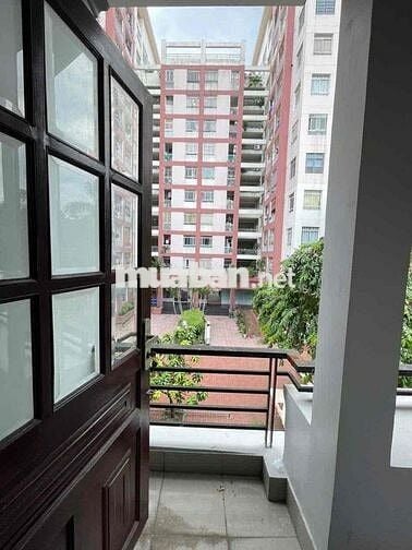 CẦN SHARE 1 PHÒNG 45m2 CÓ BAN CÔNG TRONG NHÀ NGUYÊN CĂN THỐNG NHẤT