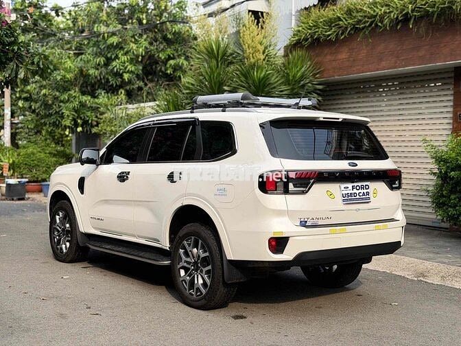 Ford Everest Titanium 4x2 2024 Trắng 15.900 km