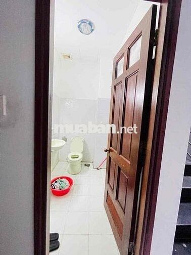 CẦN SHARE 1 PHÒNG 45m2 CÓ BAN CÔNG TRONG NHÀ NGUYÊN CĂN THỐNG NHẤT